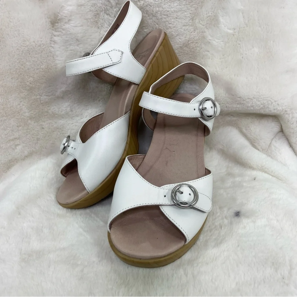 Dansko White June Leather Sandal size 39/8.5/9. - Picture 2 of 15